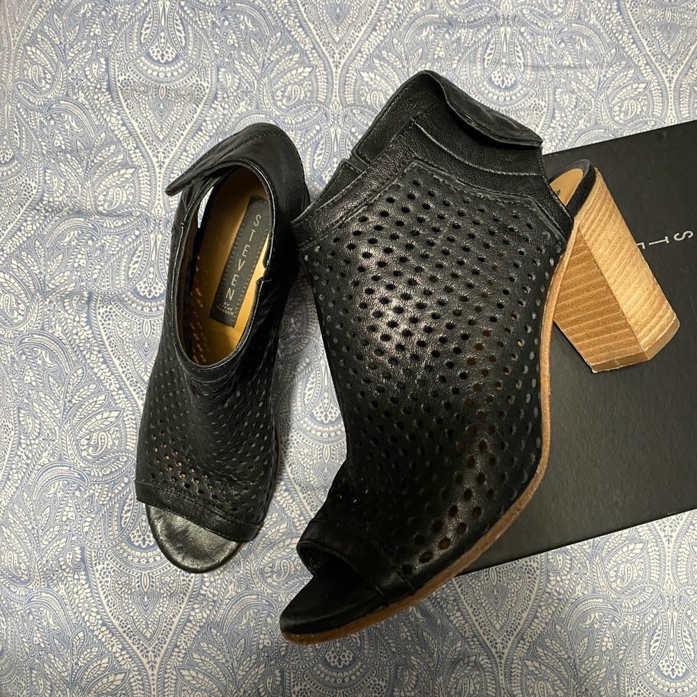 Black Steve Madden Wedges
